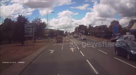 Driver doesn't stop at roundabout near miss