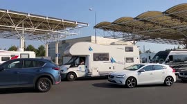 Newsflare Edit - This is the queue at Folkstone's Eurotunnel terminal