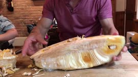 YouTuber Viva Frei Shows how to prepare the jackfruit