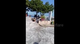 HIGH WAVES   GILI TRAWANGAN LOMBOK TOURISM