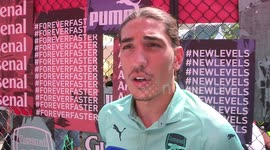 Hector Bellerin: It is crazy that people think I want to leave Arsenal