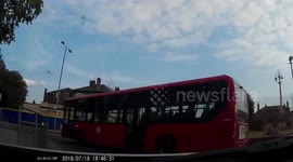 London Bus Driver Neglects Roundabout Rules