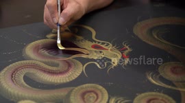 Watch this Japanese artist drawing a dragon’s body with just a single stroke