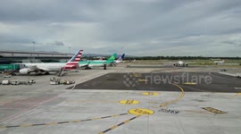 Delta B777 coming onto stand Dublin Airport Ireland 30/07/18