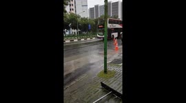 Kind-hearted builders shelter commuters with umbrellas during rain storm