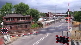 Everyday footage of a level crossing in Castleford.