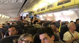 Travellers fan themselves on Ryanair flight amid airline chaos