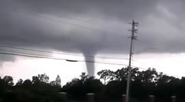 Huge waterspout spotted off Florida coast