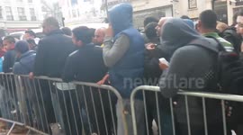 Huge queue for iPhone 6 in London