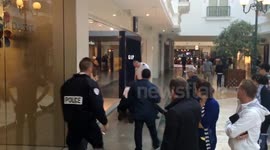 Fights break out at Apple store in Paris at iphone 6 launch date