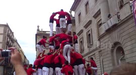 Amazing human pyramid at Barcelona festival