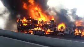 Oil truck explodes on Algerian motorway