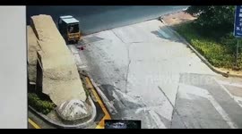Toddler falls out of rickshaw onto road