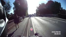 Near miss: van nearly takes out cyclist by Oxford Station