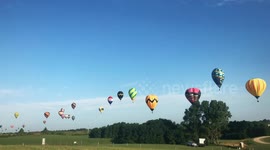 Hot air balloons bounce over Iowa in colourful timelapse