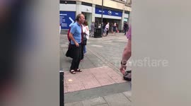 Hilarious moment man who didn’t have any change showed appreciation to busker by dancing along entire high street