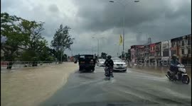 Severe storm causes flash floods in Malaysia