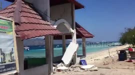 Destruction on Indonesian tourist island after Lombok earthquake