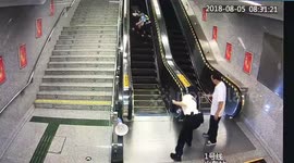 Policewoman dashes to save elderly lady tumbling down from an escalator
