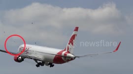 Bird strike! Air Canada Rouge 767-300 hits flock of birds at Manchester Airport
