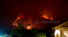 Holy Fire approaches homes in Lake Elsinore, California timelapse