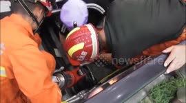 Woman rescues girl with leg stuck in escalator