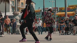 Street performers in Venice Beach California