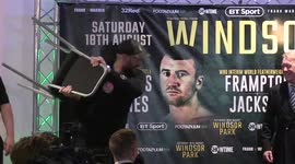 Tyson Fury threatens Francesco Pianeta with a chair at press conference