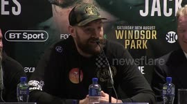 Tyson Fury gives impromptu rendition of 'Sweet Caroline'