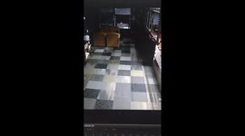 Stealthy robbers come and go in 43 seconds