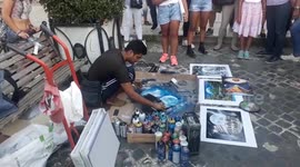 Street Artist sprays small Masterpieces