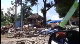 Scenes of devastation in Lombok following 7.0-magnitude earthquake and multiple aftershocks