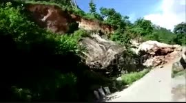 Massive boulder falls on busy motorway during landslide in northern India