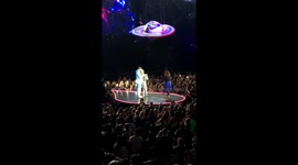 Live proposal on stage at @katyperry #witnesstour https://t.co/v160vin1P1