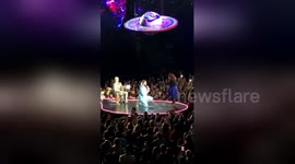 Katy Perry helps fan propose to his girlfriend on stage during Auckland concert