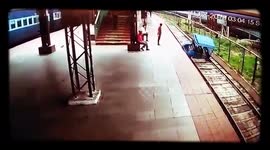 Scary moment battery car falls on tracks at Indian Railway station