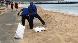Workers fill up sandbags in Waikiki ahead of Hurricane Lane landfall