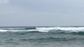 Big surf and hurricane Lane siren in waikiki