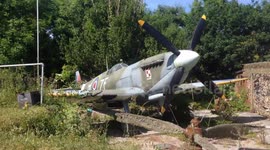 Full-sized Supermarine Spitfire guards maker's home 2-2