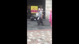 Only in Glasgow ???? grab yer coat mate you’ve pulled ???????? https://t.co/j5VwVE8Hry