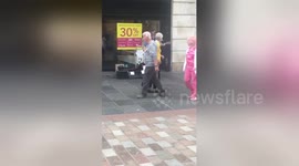 Newsflare Edit - Only in Glasgow ???? grab yer coat mate you’ve pulled ???????? https://t.co/j5VwVE8Hry