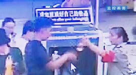 厦门  为躲避安检 男子将汽油当“水”喝