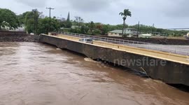 Torrential rain in Kauai, Hawaii continues as Hurricane Lane exits