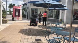 Shopping mall security 'threatens black man with pepper spray for sitting in shade'