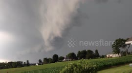 Thunderstorm rolling in Midwest