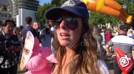 Aggression and tensions as Sadiq Khan opponents gather at London balloon launch