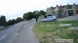 Journalist chases assault suspect on bike and detains him before police arrive