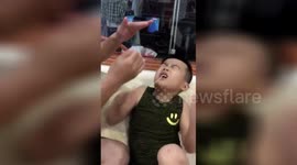 Father slaps son’s forehead when trying to pull tooth out for him
