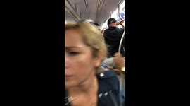 2 Women fight on a NYC Subway