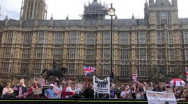 NEWS UK unity pro brexit outside parliament